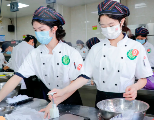 初三毕业想学技术，哪些专业合适女生？